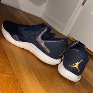 Air Jordan Relentless RE2PECT training low-tops, navy & gold, Size 10